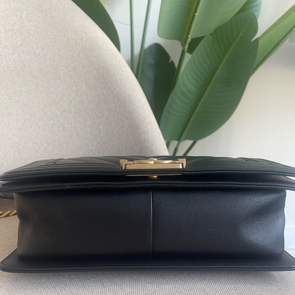 Chanel Old Medium Chevron Boy Bag with Aged GHW - Picture 6 of 11